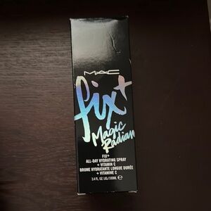 BNIB MAC Cosmetics Black Setting Spray